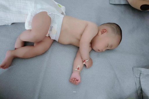 寿光宝宝脸上有白色斑块